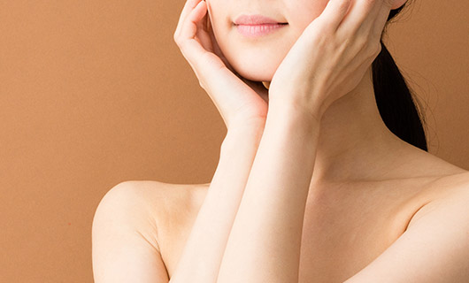 患者様ご自身の「血液」を採取したのちに、遠心分離機で多血小板血漿（PRP）を取り出し、加齢の気になる部分に注入する治療法です。